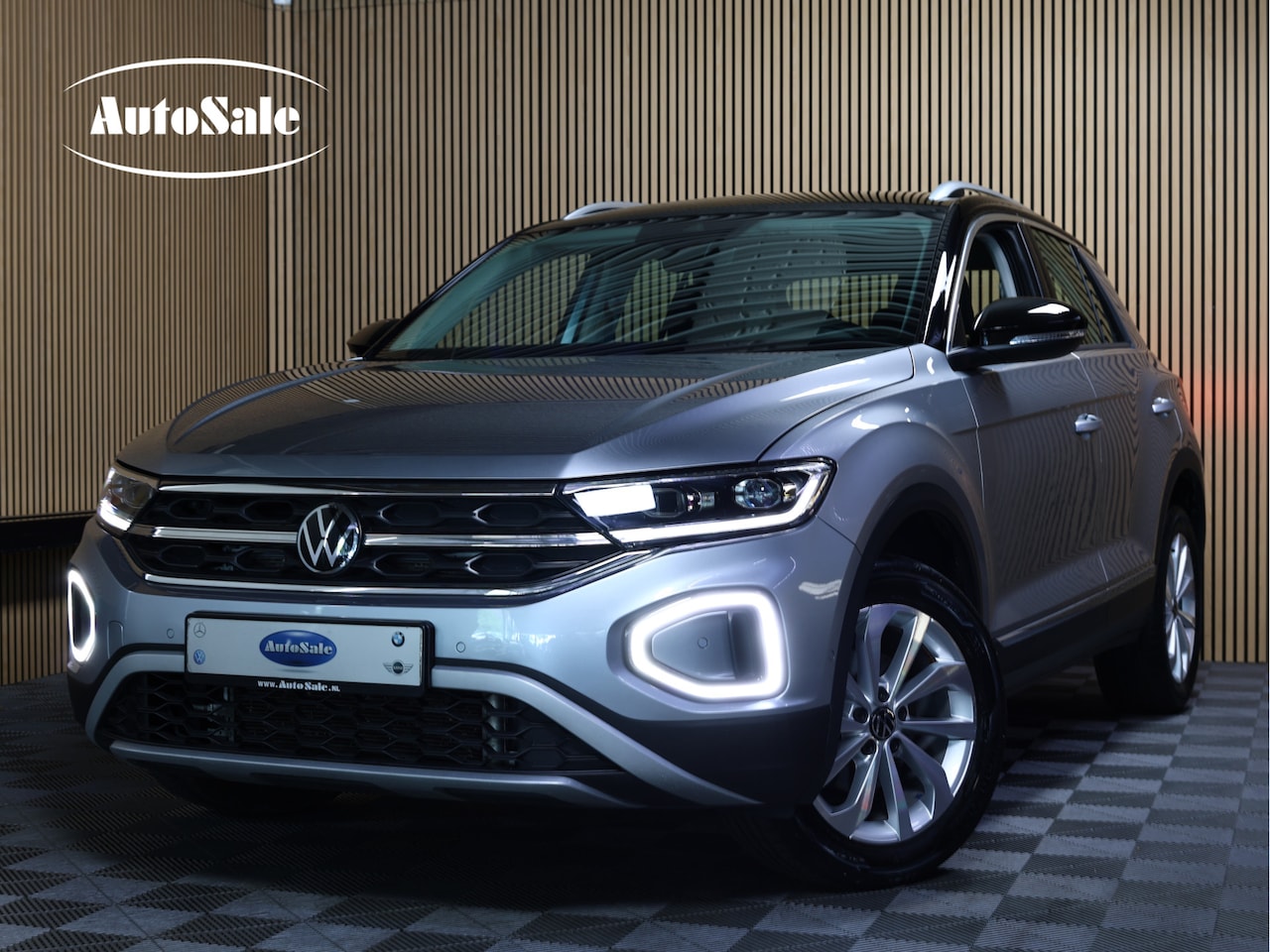 Volkswagen T-Roc - 1.5 TSI Style DSG VIRTUAL CARPLAY CLIMA CAMERA PDC "23 - AutoWereld.nl