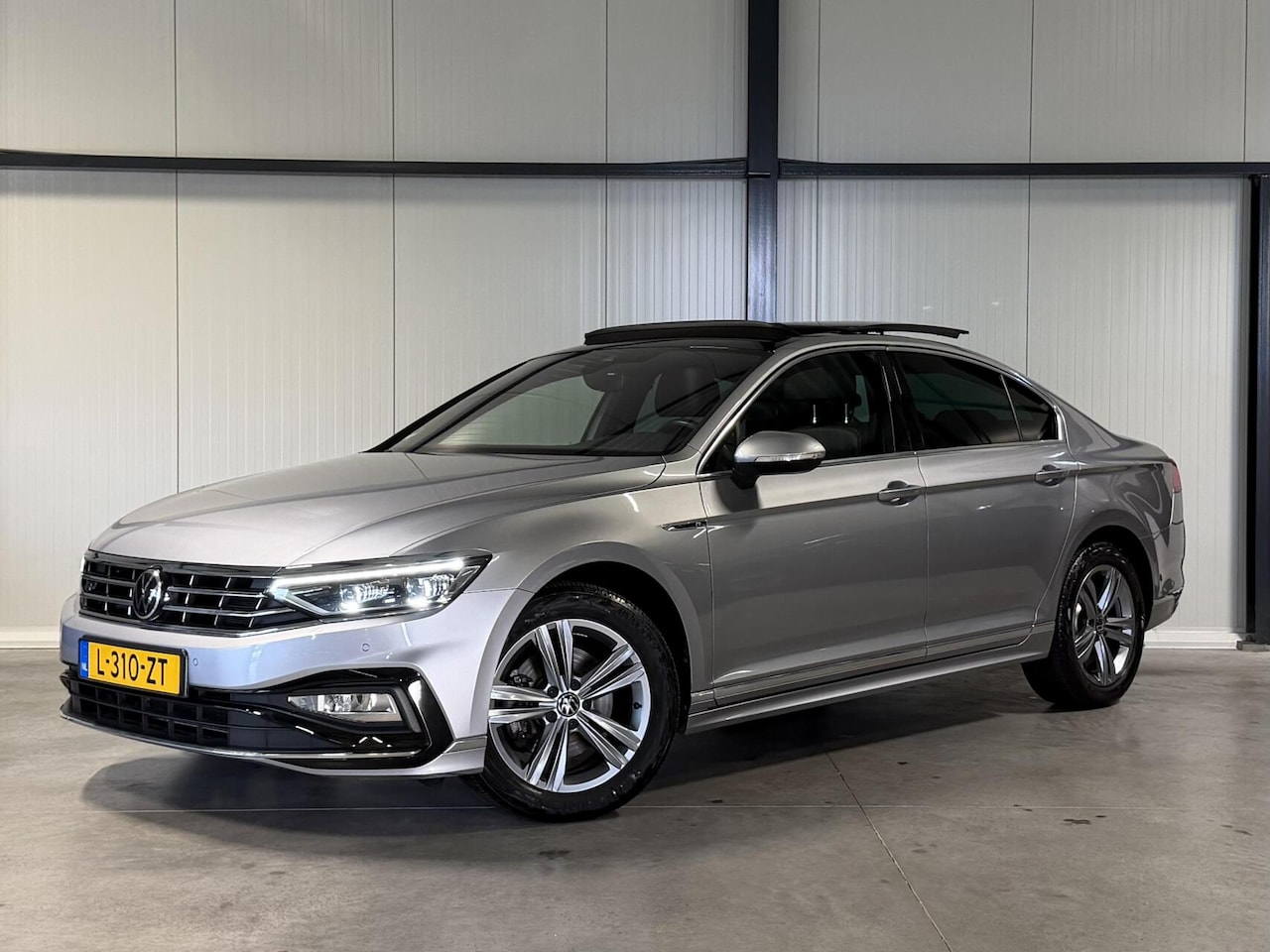 Volkswagen Passat - 1.5 TSI R-Line Business + Pano Virtual H&K - AutoWereld.nl