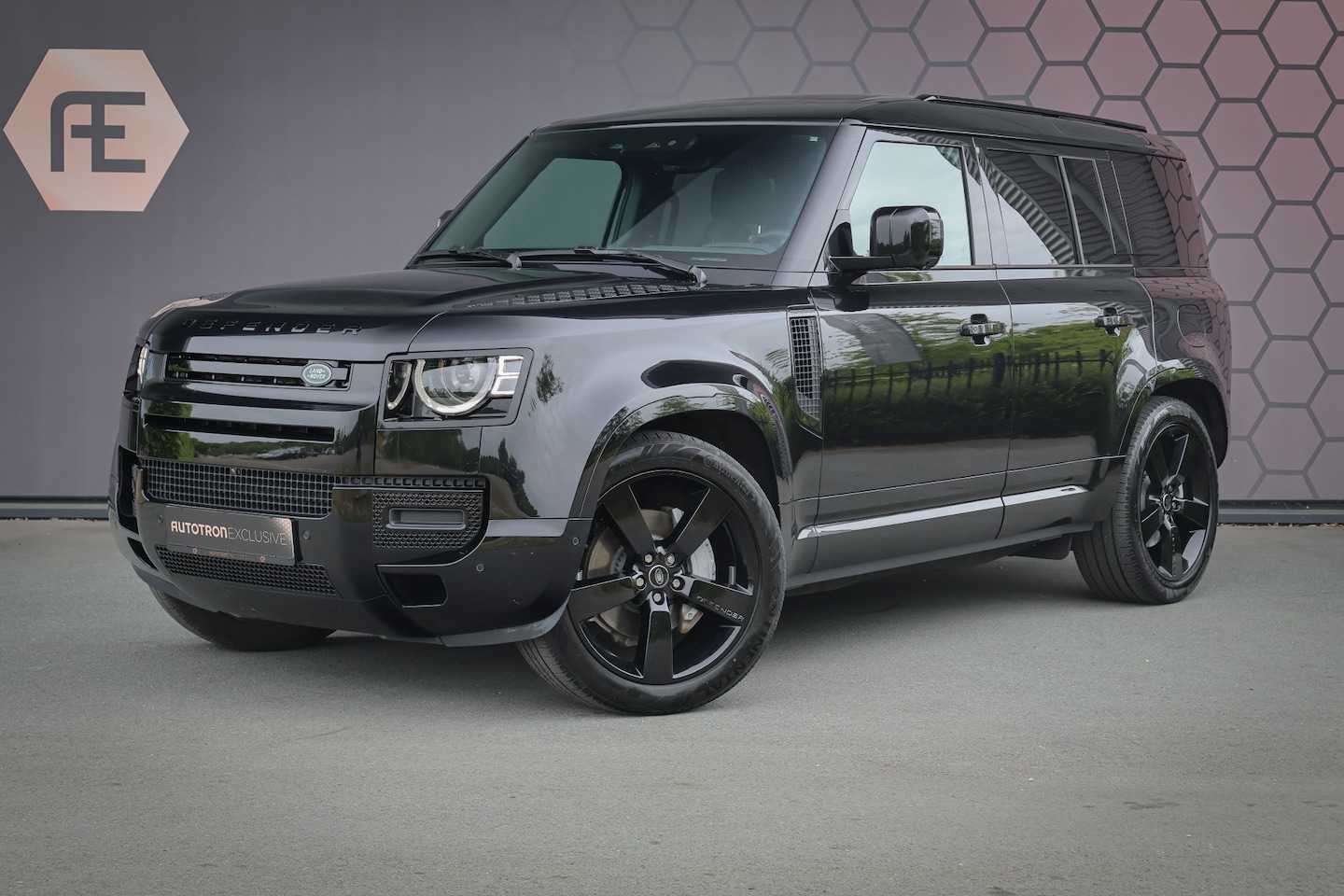 Land Rover Defender 110 - 2.0 P300e 110 X-Dynamic SE | STOELVERWARMING | ADATIVE CRUISE | STUURVERWARMING | PANORAMA - AutoWereld.nl