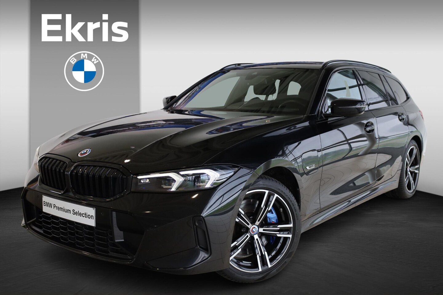 BMW 3-serie Touring - 330e | M Sport Pro | Elektrisch Verstelbare Stoelen | Camera | Comfort Access | Parkeersen - AutoWereld.nl