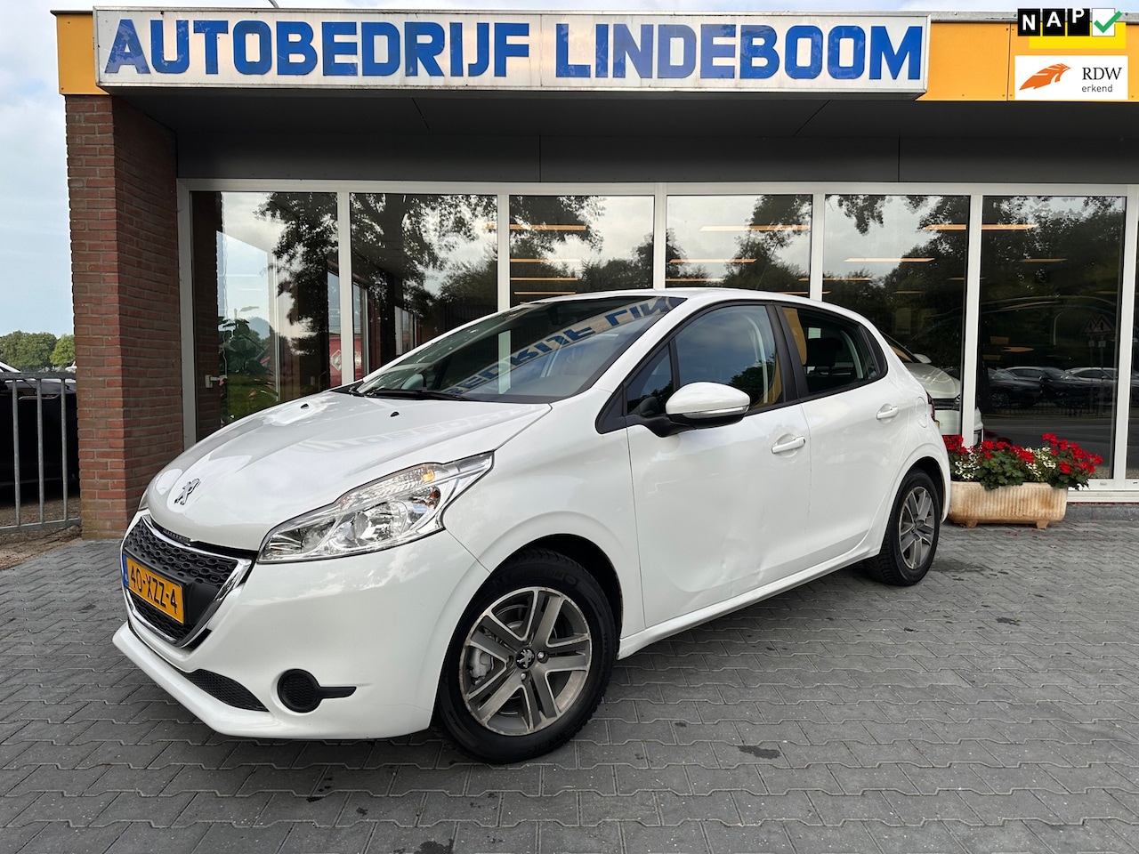 PEUGEOT 208