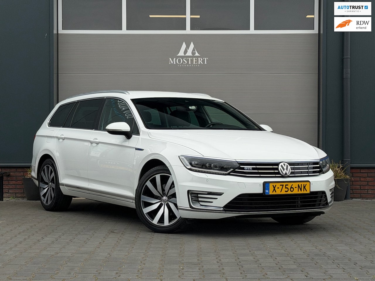 Volkswagen Passat Variant - 1.4 TSI/218pk GTE Highline|2017|Dealer on|Stoelverw.|Trekhaak|Zwarte hemel|Apple-carplay|1 - AutoWereld.nl