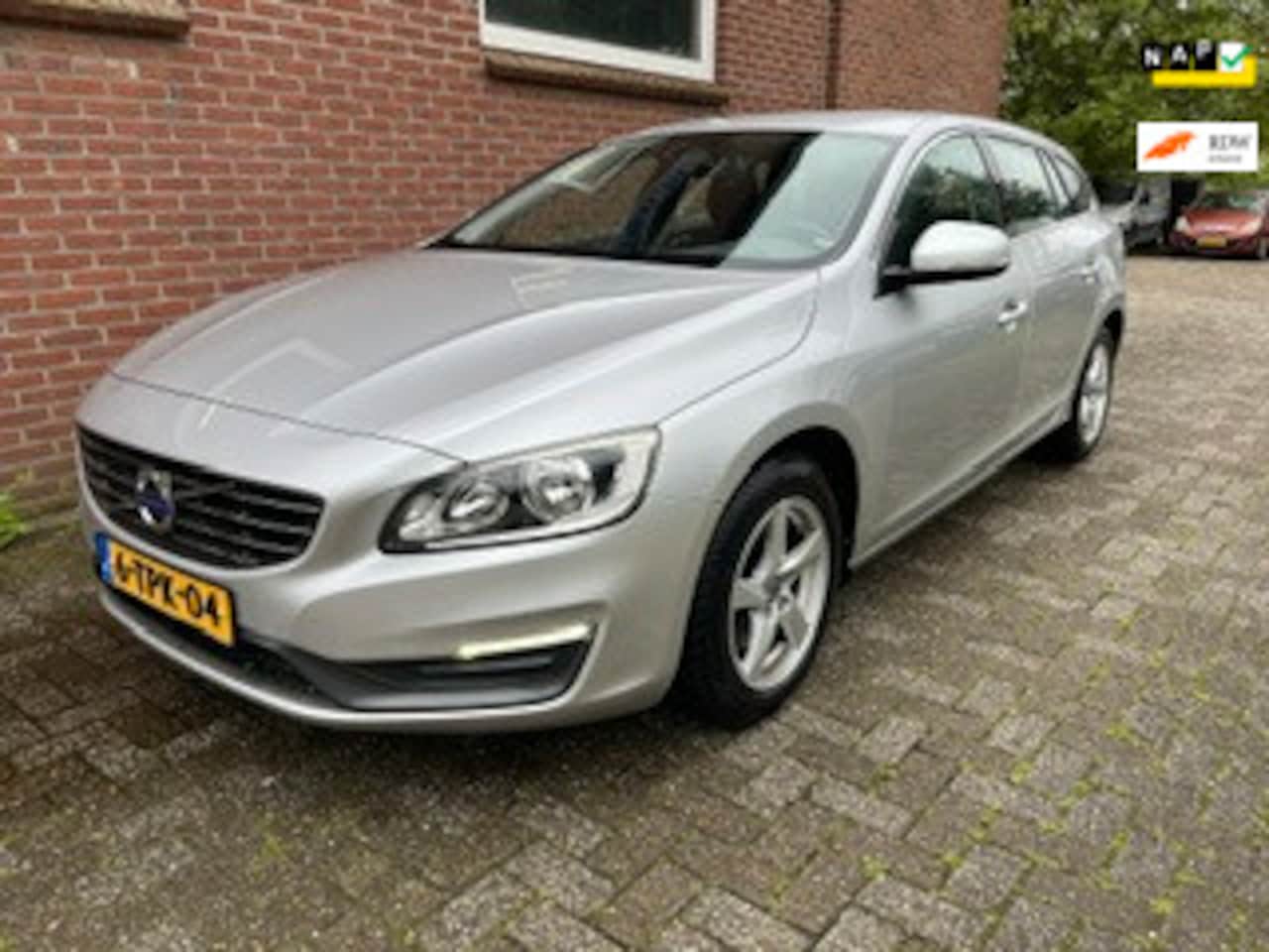Volvo V60 - 1.6 T3 Momentum 1.6 T3 Momentum - AutoWereld.nl