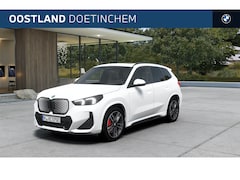 BMW iX1 - eDrive20 M Sport / Panoramadak / Trekhaak / Sportstoelen / Head-Up / M Adaptief onderstel
