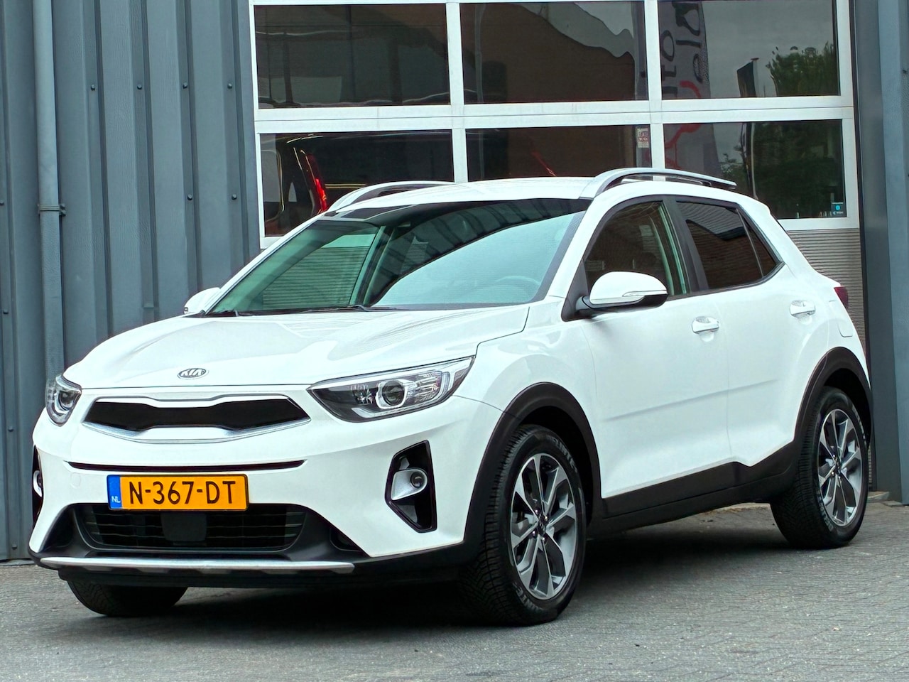 Kia Stonic - 1.4 MPi Automaat Leder Camera Stoelverwarming - AutoWereld.nl