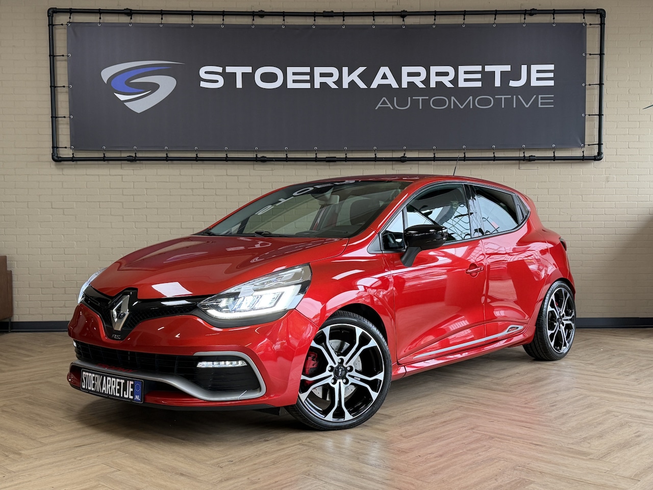 Renault Clio - 1.6 R.S. Trophy 220pk | Carplay | Led | 18 inch | camera | PDC | Leder | - AutoWereld.nl
