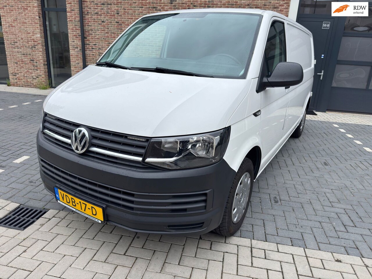 Volkswagen Transporter - 2.0 TDI L2H1 2.0 TDI L2H1 - AutoWereld.nl