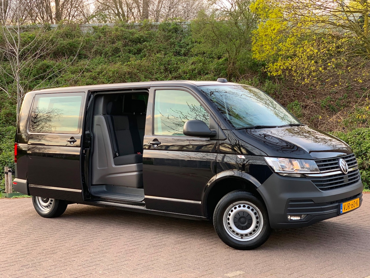 Volkswagen Transporter - 2.0 TDI L2H1 30 DC DUBBELCABINE 2021 GARANTIE - AutoWereld.nl