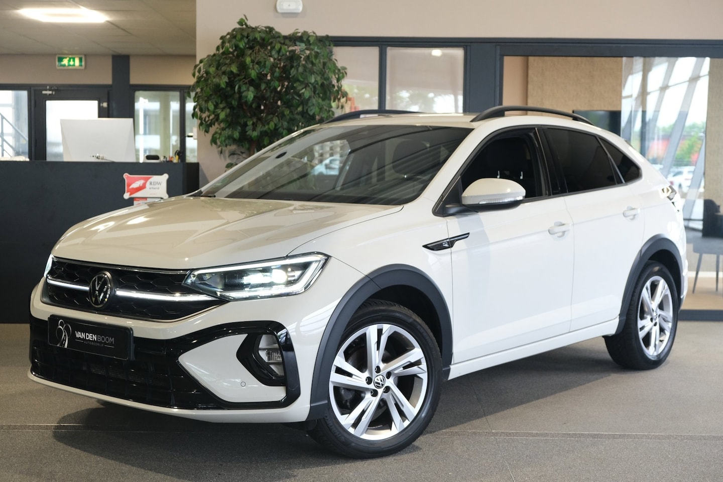 Volkswagen Taigo - 1.0 TSI 2x R-Line DSG Ascot IQ Led ACC Virtual Stoelverwarming - AutoWereld.nl