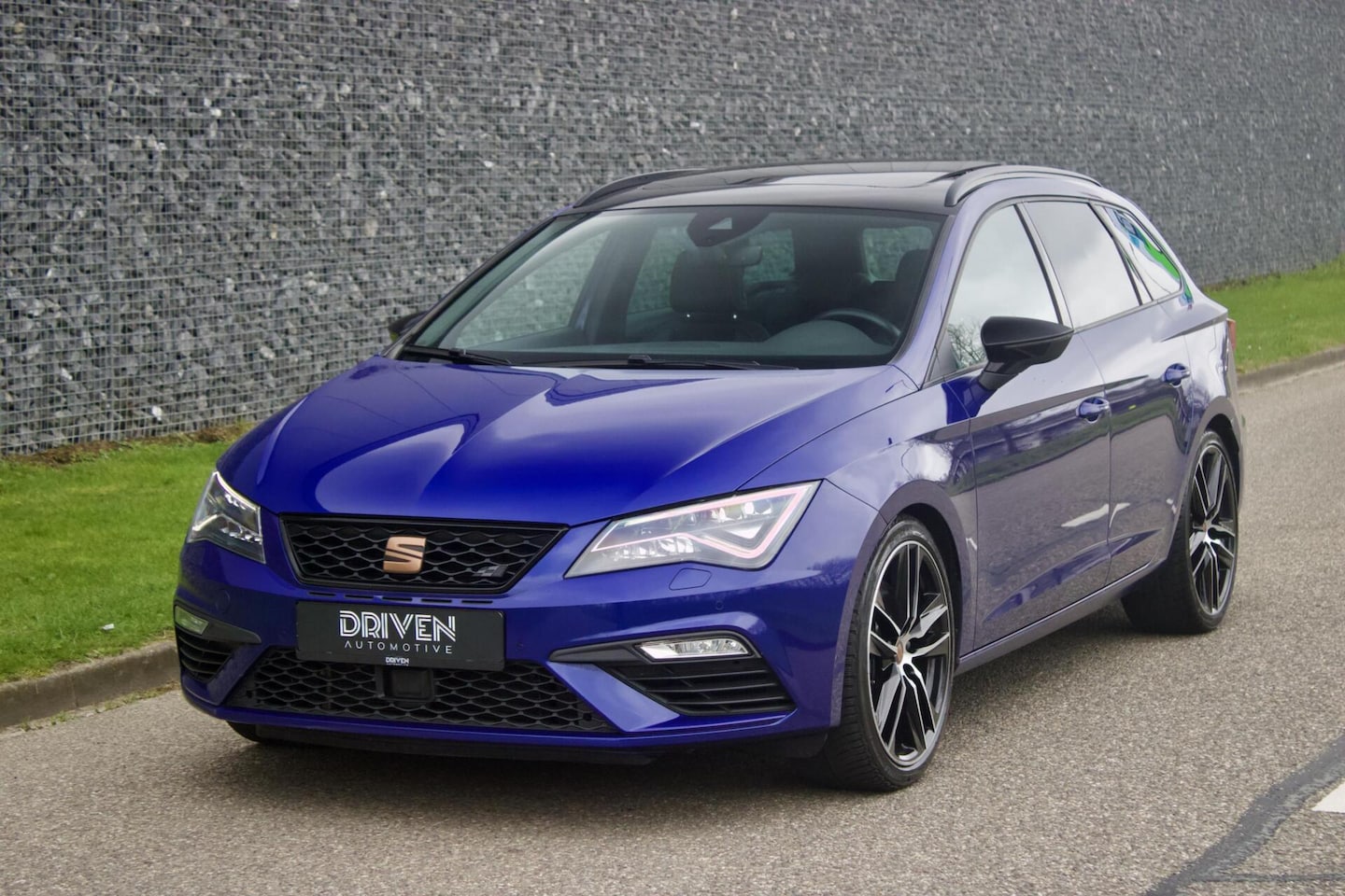 SEAT Leon ST - CUPRA 300 4DRIVE| Pano - Beats - ACC - BTW Auto - AutoWereld.nl
