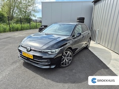 Volkswagen Golf - 1.5 eHybrid Style Edition | Glazen panortama-dak | Achteruitrijcamera | Parkeer assistent