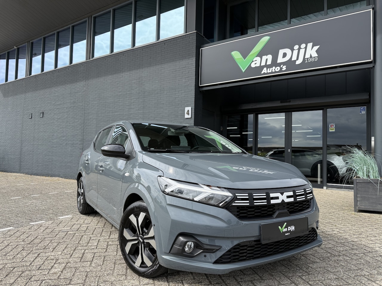 Dacia Sandero - 1.0 TCe Automaat Trekhaak Car Play Camera Pdc - AutoWereld.nl