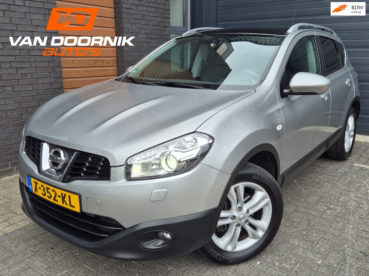 Nissan Qashqai - 2.0 Tekna 4WD Automaat/Leder/Panoramadak/Xenon/Camera/Trekhaak - AutoWereld.nl