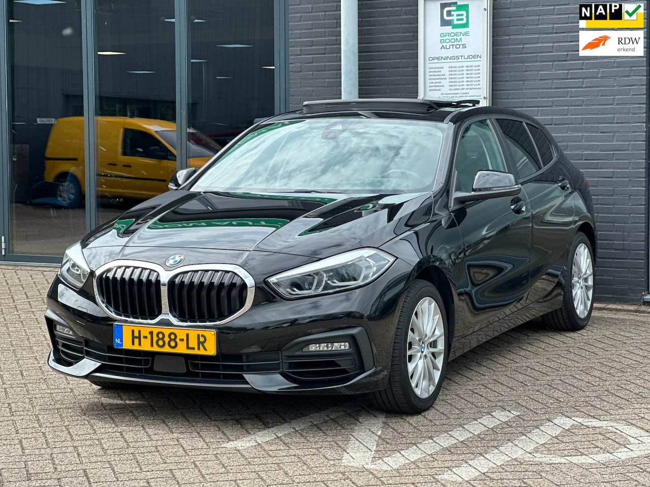 BMW 1-serie - 118i Executive Edition/PANO-DAK/NAVI/CARPLAY/LED/NL AUTO NAP!! - AutoWereld.nl