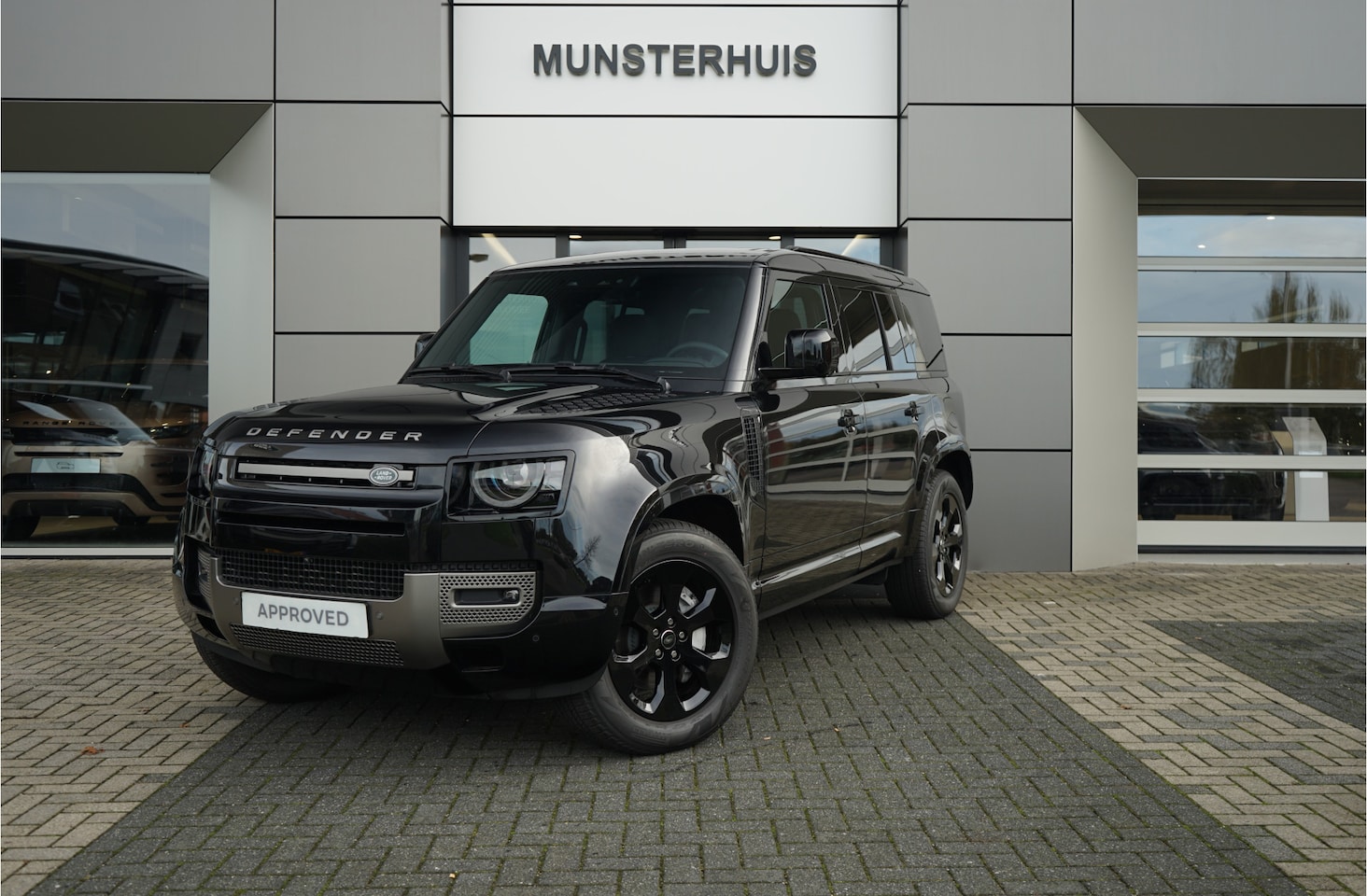 Land Rover Defender 110 - P300e 110 X-Dynamic SE | Schuif/Kantel Dak | 360 Camera | Meridian | - AutoWereld.nl