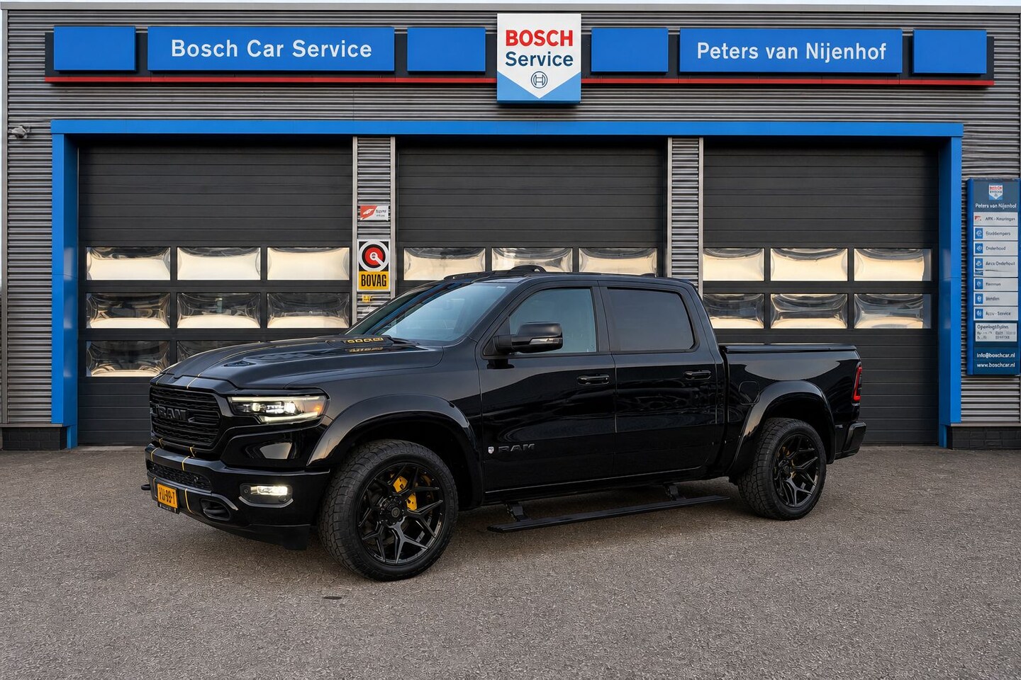 Dodge Ram 1500 - 5.7 V8 4x4 Crew Cab Limited HEAD UP DISPLAY, LUCHTVERING, CAMERA FULL OPTIONS 46DKM EX.BTW - AutoWereld.nl