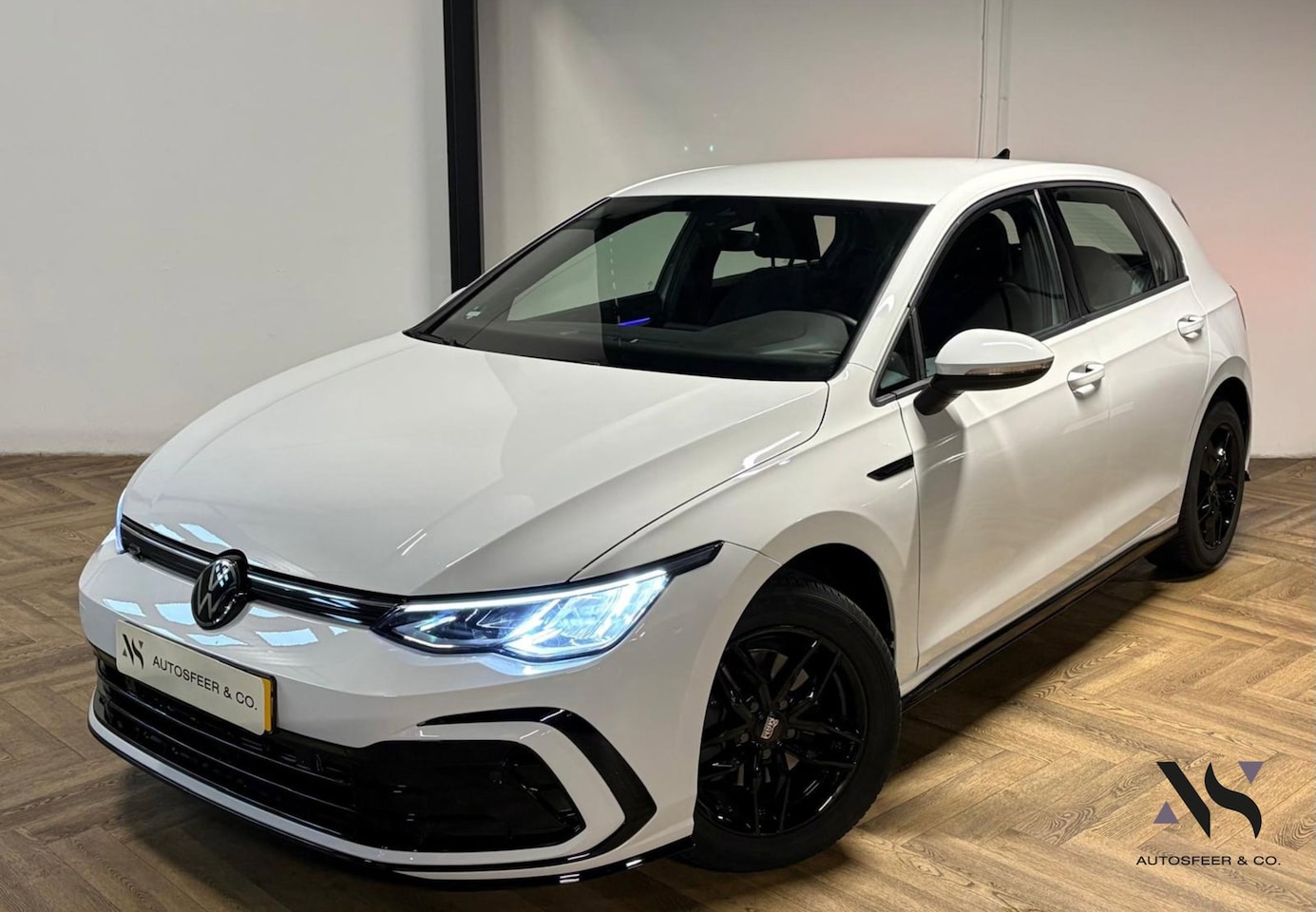 Volkswagen Golf - 1.0 TSI R-Line CAM CARPLAY SFEER - AutoWereld.nl