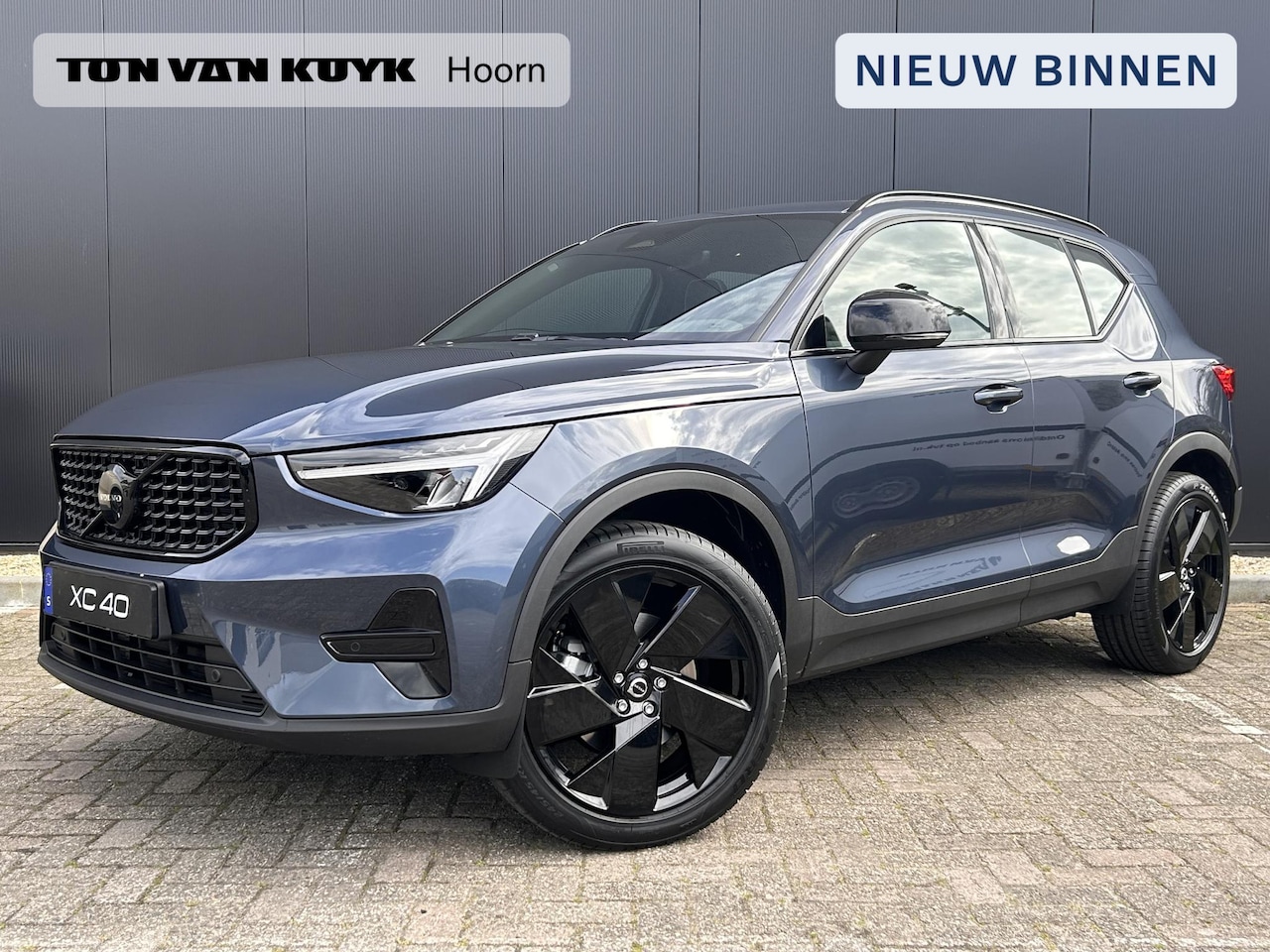 Volvo XC40 - 2.0 B4 Plus Black Edition Europa / Panorama dak / Nubuck bekleding / Extra getint glas - AutoWereld.nl