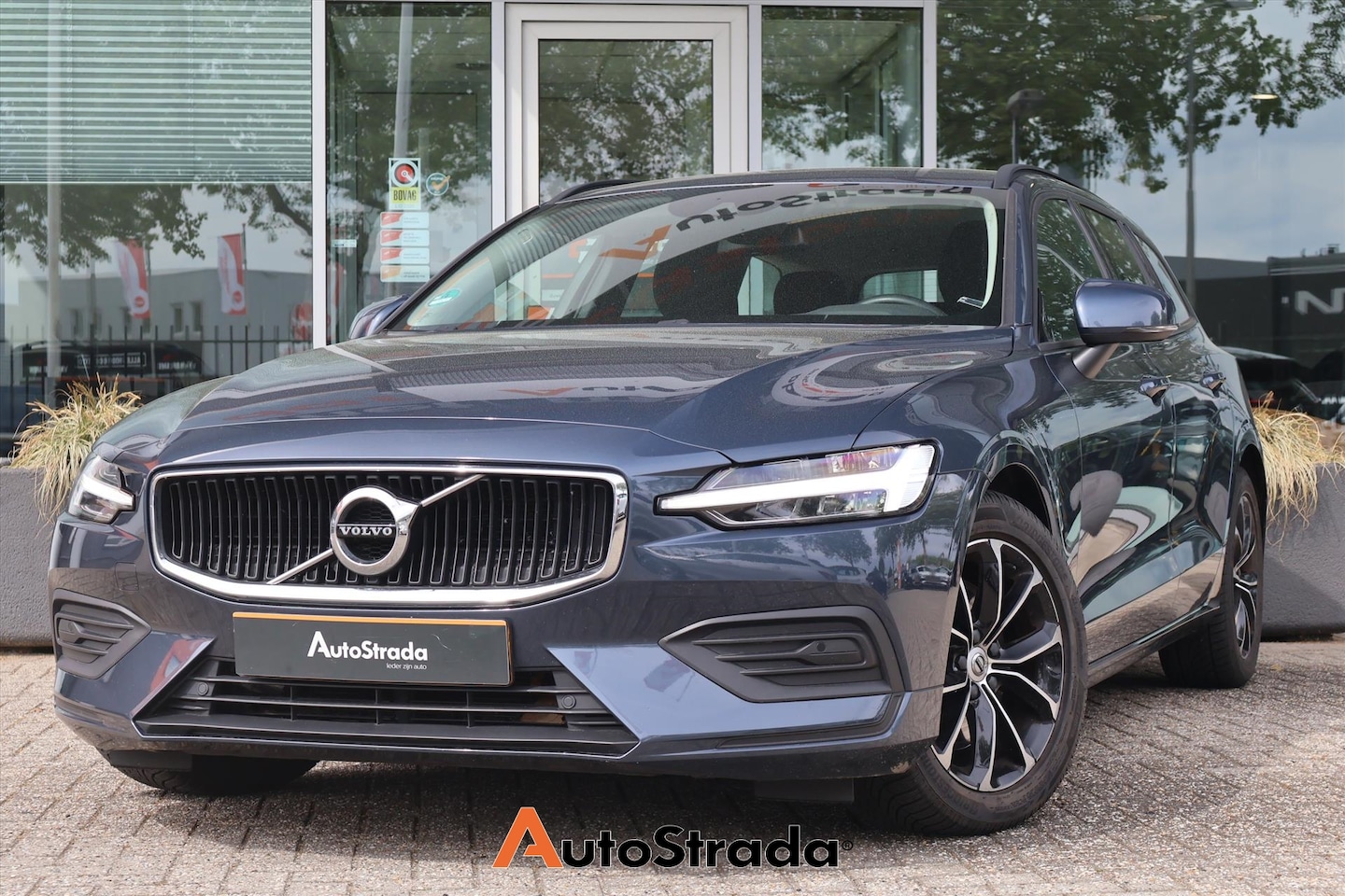 Volvo V60 - B3 Momentum Advantage 163pk I Navi I Camera I Climate I Cruise I Carplay - AutoWereld.nl