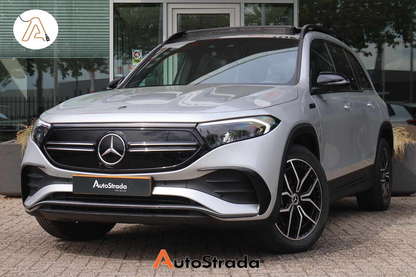 Mercedes-Benz EQB - 300 AMG-LINE 228pk 4MATIC I Night Pakket I Pano I Navi I Memory I Stoelverwarming | HUD - AutoWereld.nl
