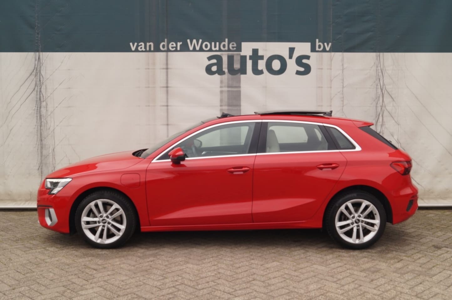 Audi A3 Sportback - 40 TFSIe PHEV Business Edition -PANO-LEER-ECC- - AutoWereld.nl