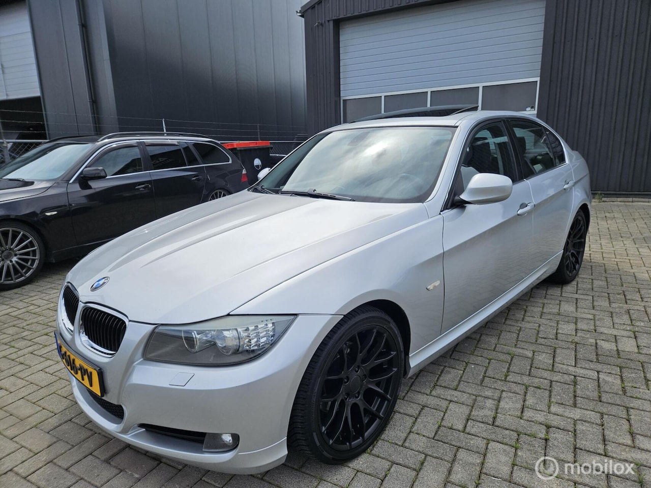 BMW 3-serie - 318i High Executive AIRCO/CRUISE/NAVI APK 04/2027 - AutoWereld.nl