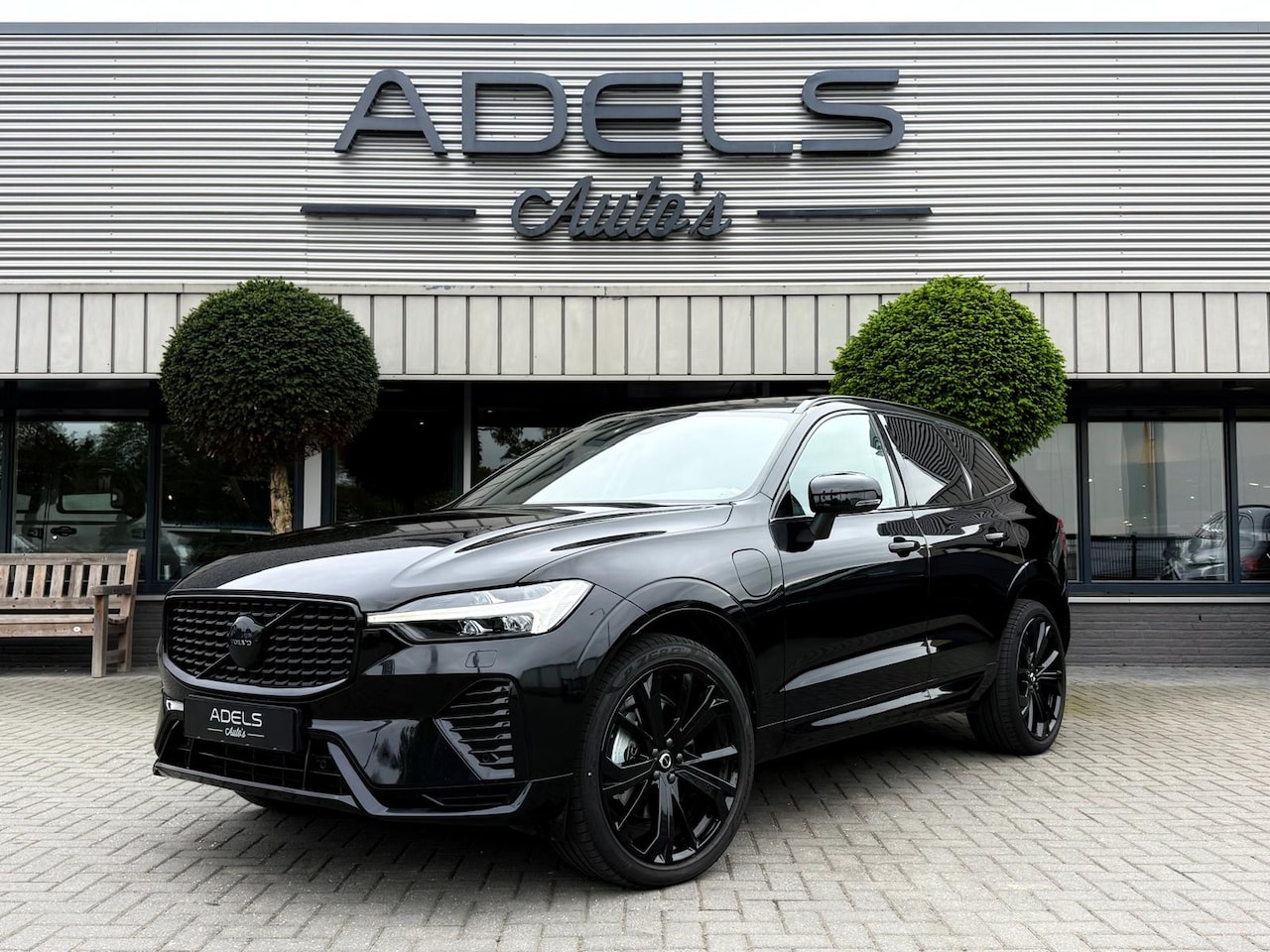 Volvo XC60 - 2.0 T6 Plug-in hybrid AWD Plus Black Edition Panodak Camera Keyless - AutoWereld.nl