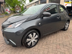 Toyota Aygo - 1.0 VVT-i x-fun AIRCO LED ORG 75439 KM NAP NW REM BLOK EN SCHIJVEN.NW APK.O.H BOEKJES VOLL
