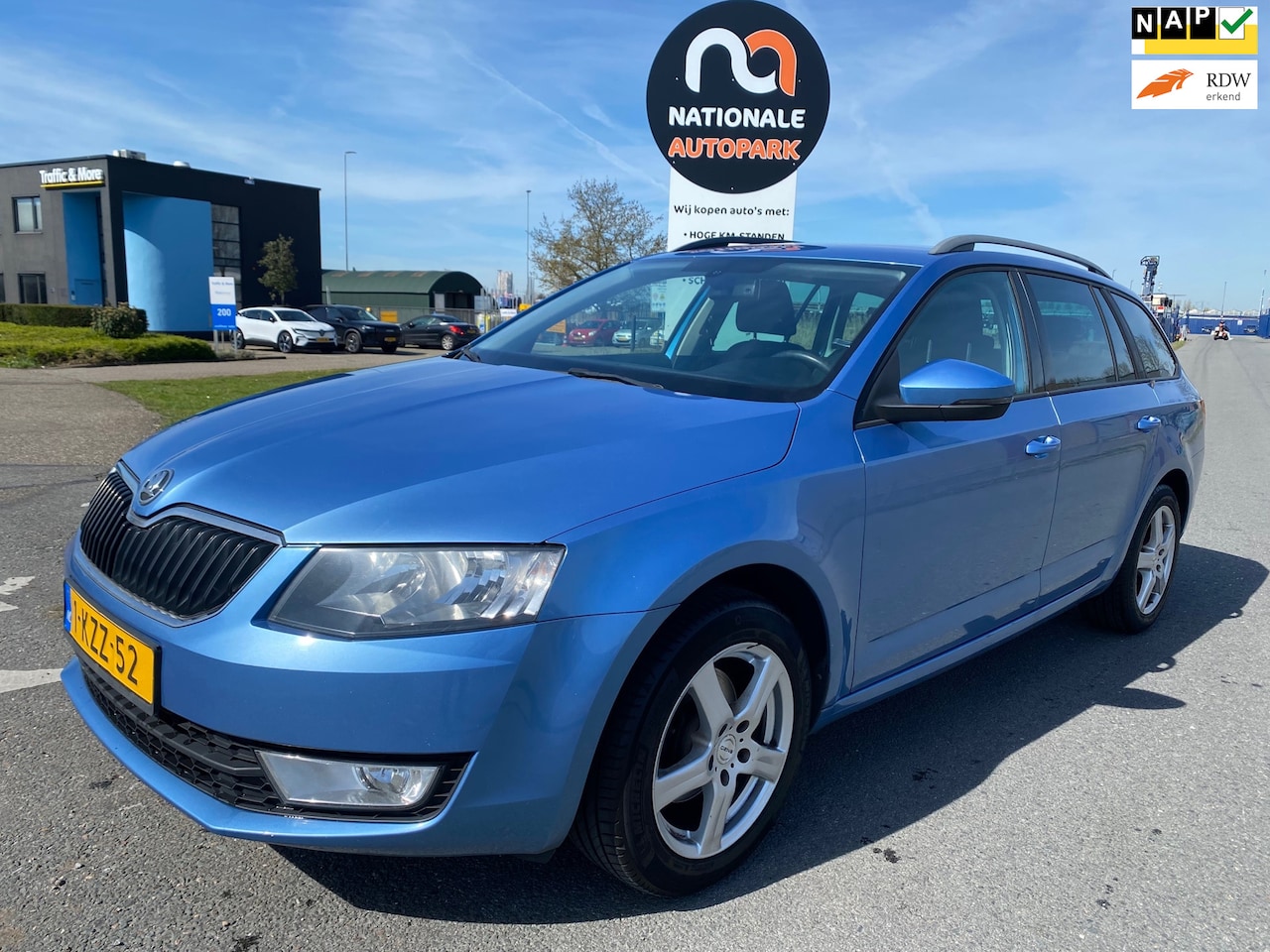 Skoda Octavia Combi - | 2013 | 1.2 TSI Greentech Ambition Businessline | Automaat | APK - AutoWereld.nl