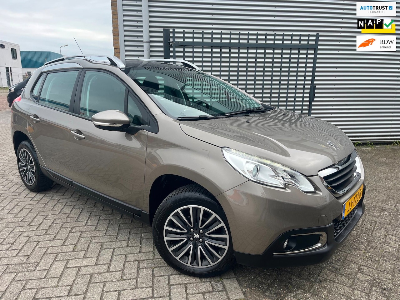 Peugeot 2008 - 1.2 PureTech Blue Lion|Navi|Airco|Cruise|PDC| - AutoWereld.nl