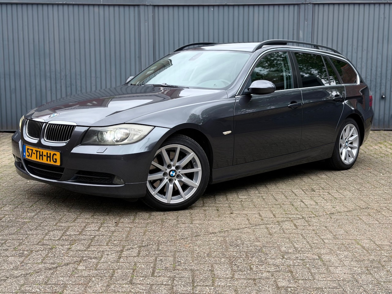 BMW 3-serie Touring - 325xi High Executive | Pano | Keyless | Navi | NAP - AutoWereld.nl