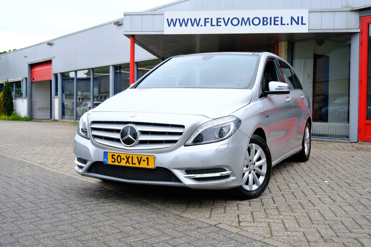 Mercedes-Benz B-klasse - 180 Ambition Pano|1e Eig|Xenon|Leder|Navi|LMV - AutoWereld.nl