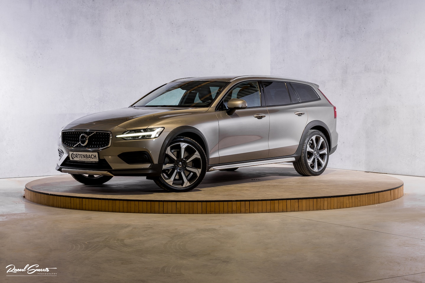Volvo V60 Cross Country - 2.0 T5 AWD Pro | Adaptieve cruise | Harman Kardon | Memory | Blis | - AutoWereld.nl