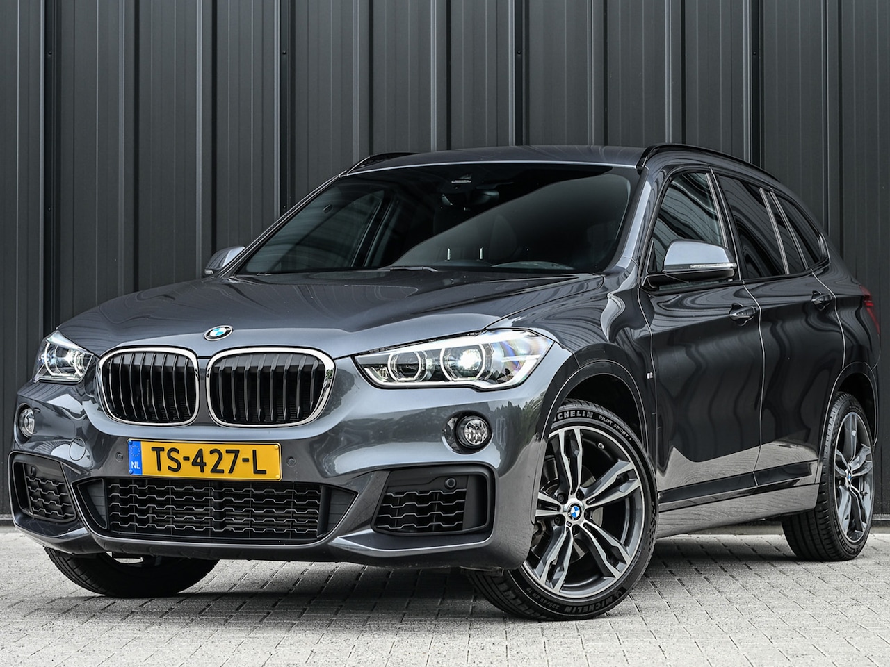 BMW X1 - sDrive20i High Executive 192pk | M-Sport | Head-up | 1e Eigenaar | NL-Auto | Leder | Trekh - AutoWereld.nl