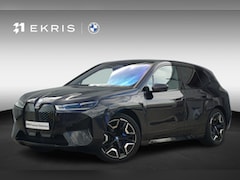 BMW iX - xDrive50 M Sport | Trekhaak / Panoramdak / Soft-Close / Stoelventilatie / Warmtecomfortpak