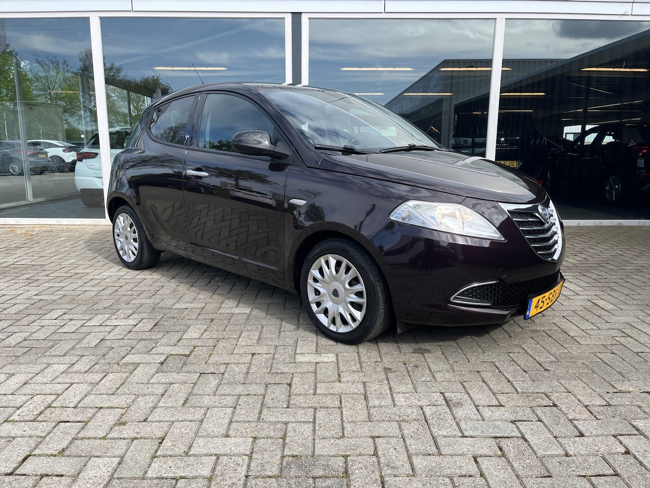 Lancia Y(psilon) - Ypsilon 0.9 TwinAir Silver Airco / Cruise - AutoWereld.nl