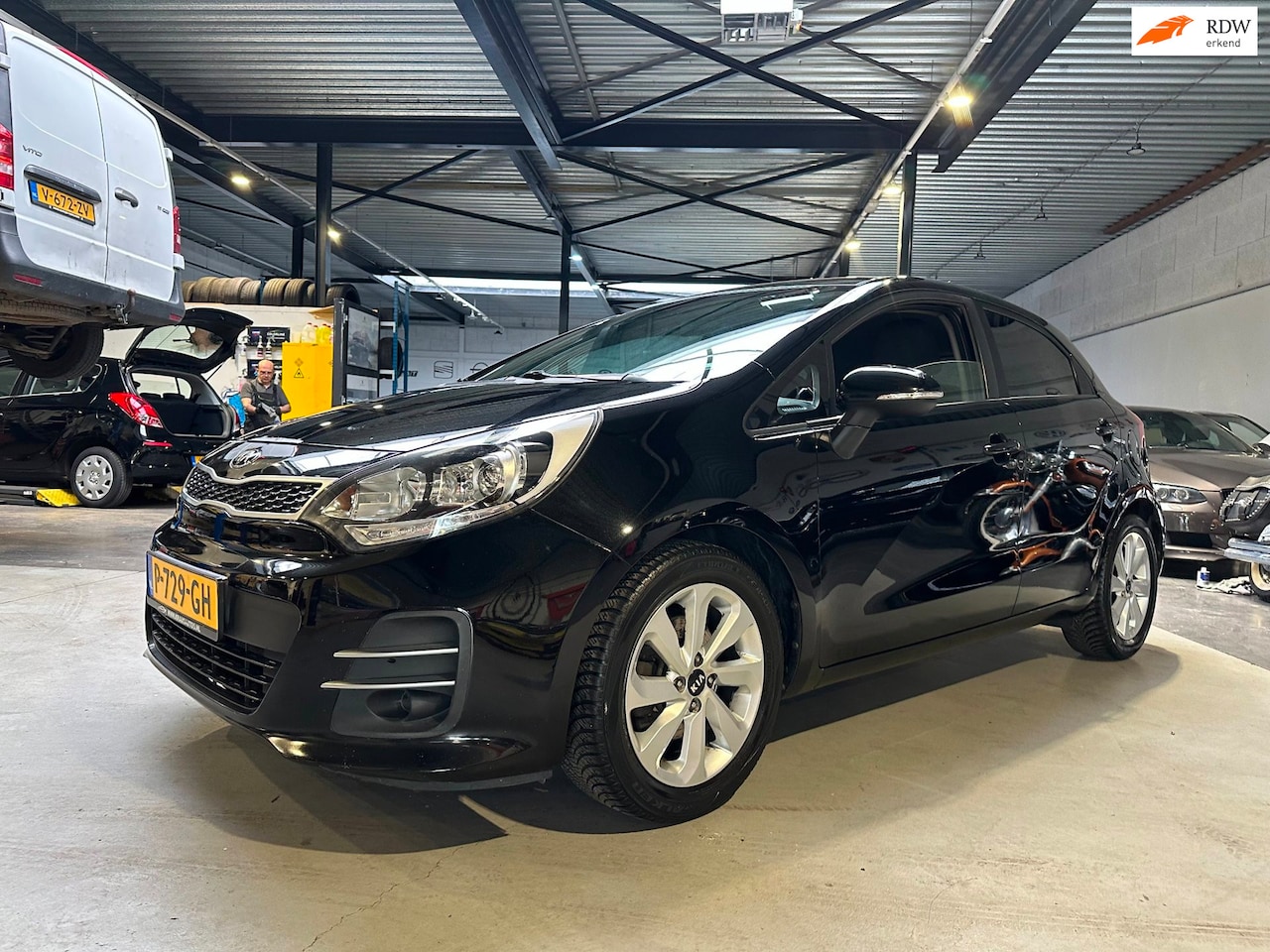 Kia Rio - 1.2 CVVT DynamicLine/Navi/Dealer onderhouden/Apk nieuw bij aflevering - AutoWereld.nl