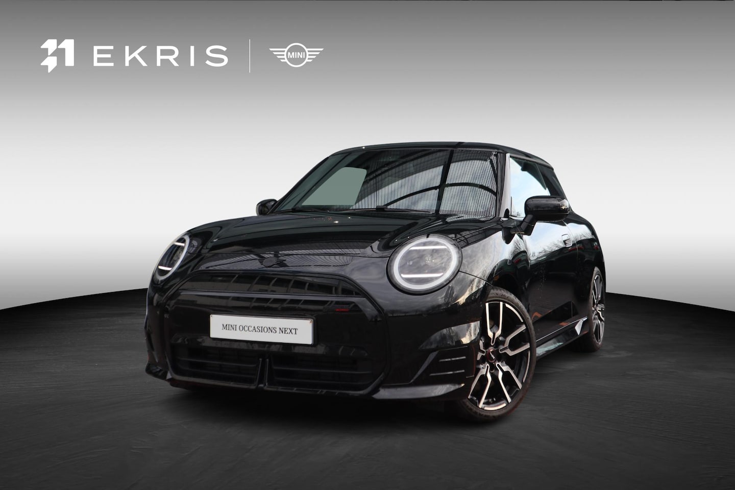 MINI Mini-Electric - Cooper SE John Cooper Works | Stoel- en stuurverwarming | Comfort Access | Panorama Dak | - AutoWereld.nl