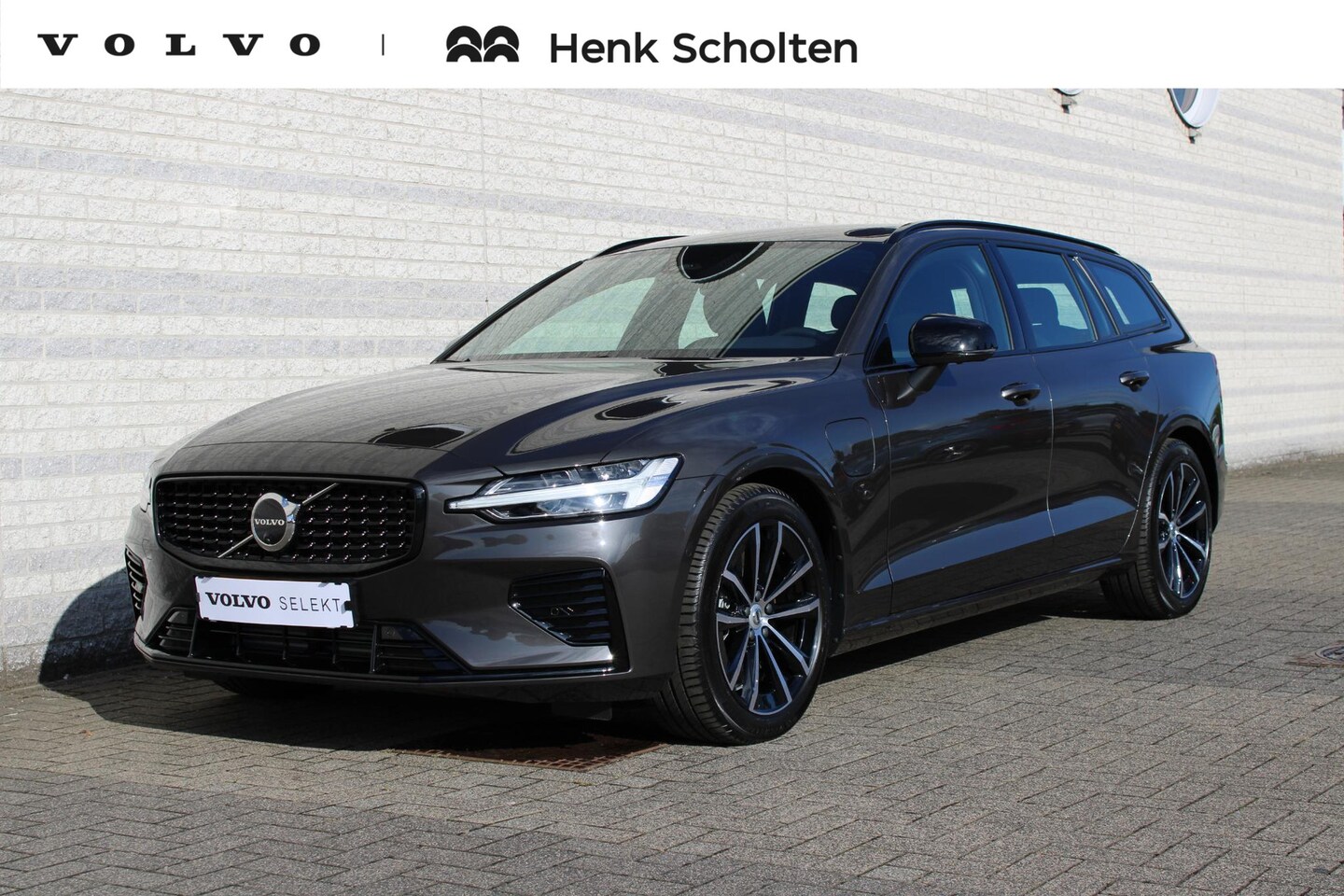 Volvo V60 - T6 Automaat Plug-in hybrid AWD Plus Dark | Trekhaak | BLIS | Visual Park Assist | Open Gri - AutoWereld.nl