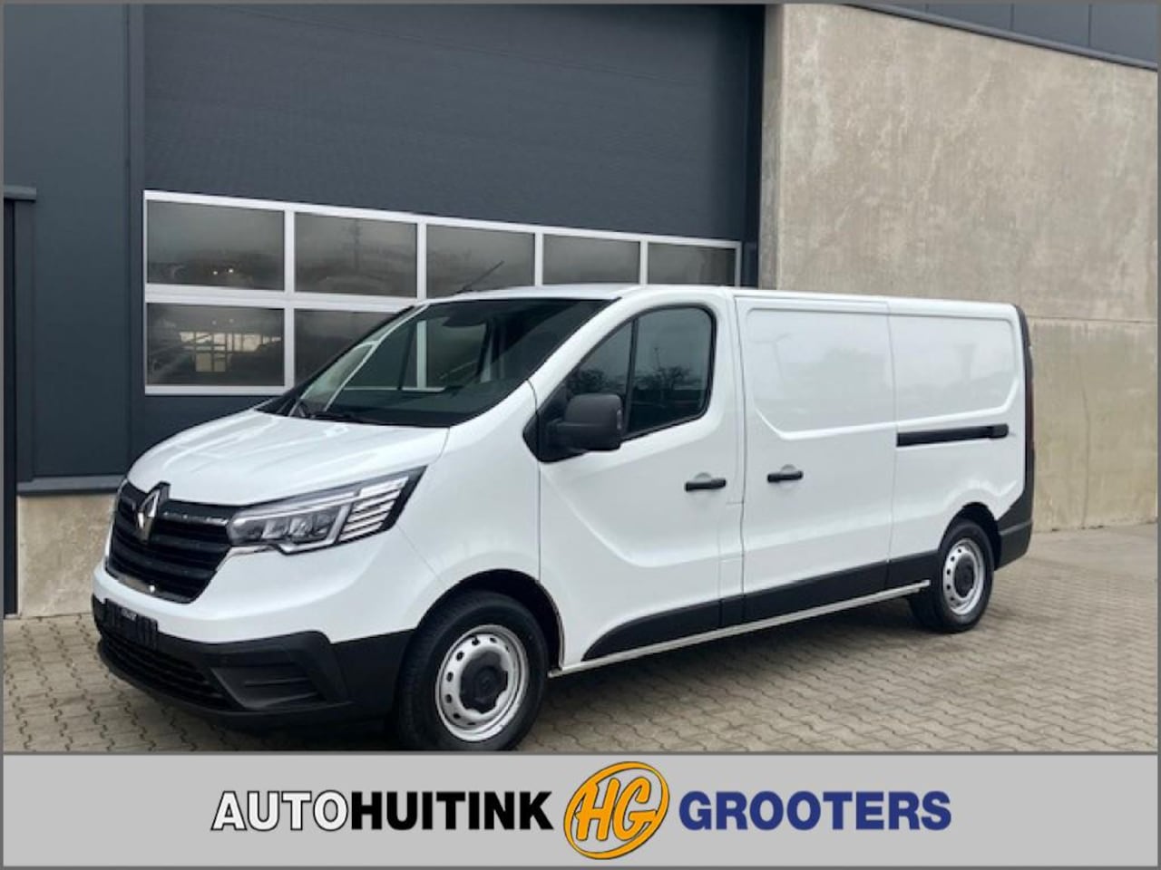 Renault Trafic - 2.0 D 110pk  L2 H1  - 2x schuifdeur!! - sensoren voor/achter/zijkant - all season banden - AutoWereld.nl
