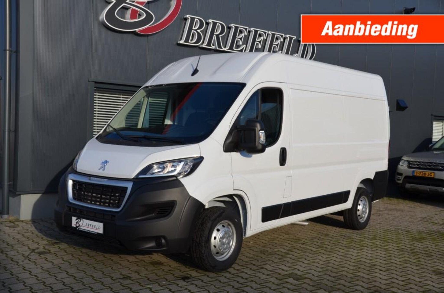 Peugeot Boxer - 2.2 Blue HDI L2H2  120PK NIEUW **** De Laatste****** - AutoWereld.nl