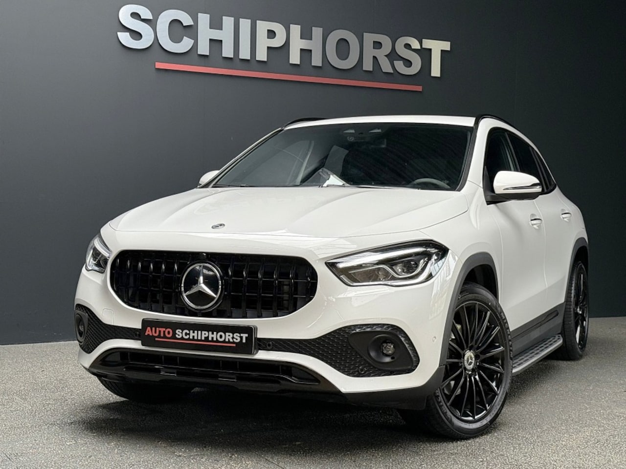 Mercedes-Benz GLA-Klasse - GLA 200 Progressive Leer/Trekhaak/19inch/Premium-pakket/Parkeerpakket - AutoWereld.nl