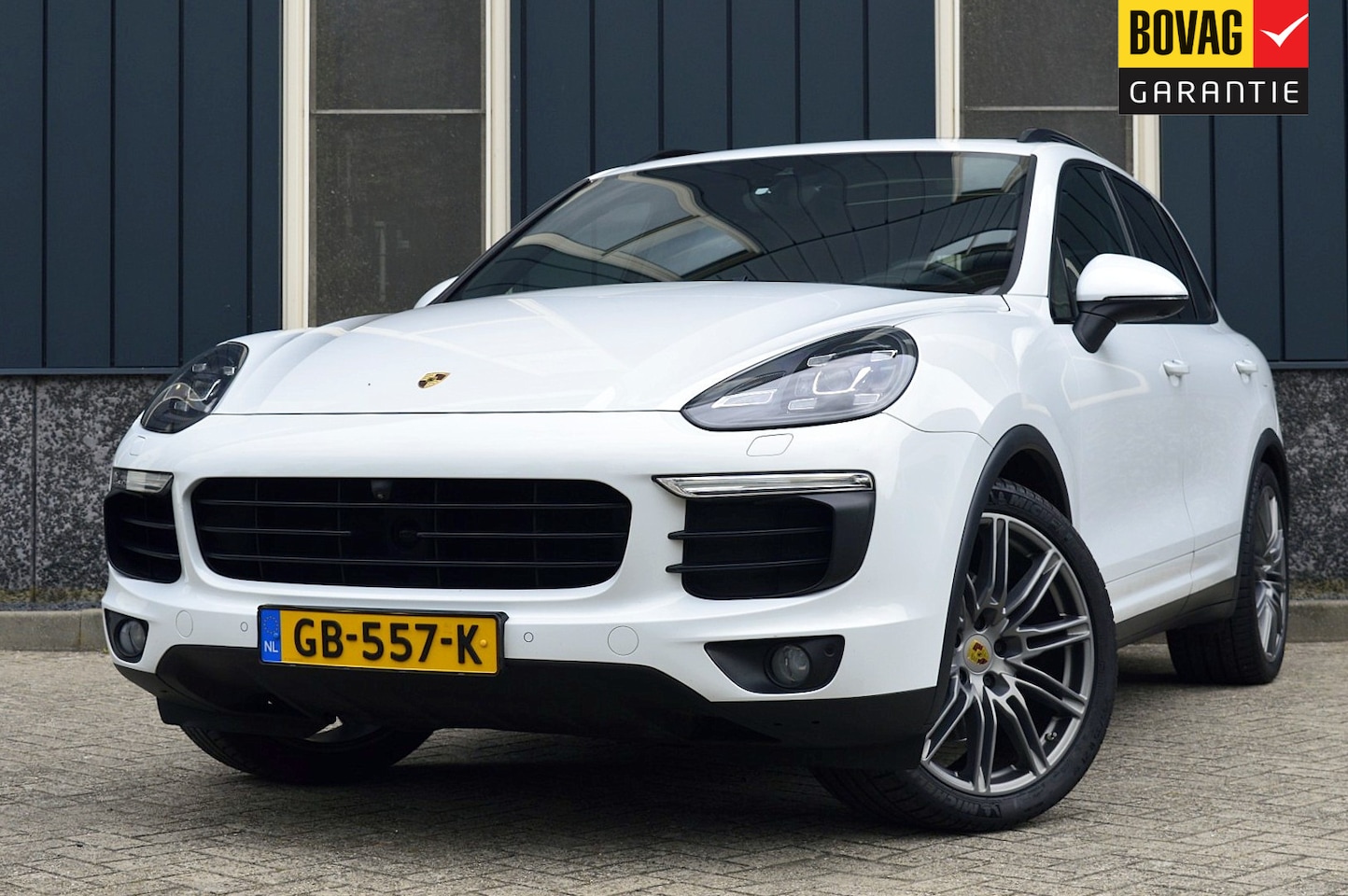 Porsche Cayenne - 3.0 S E-Hybrid Rijklaarprijs-Garantie Panorama Leder Luchtvering Apple carplay Trekhaak Le - AutoWereld.nl