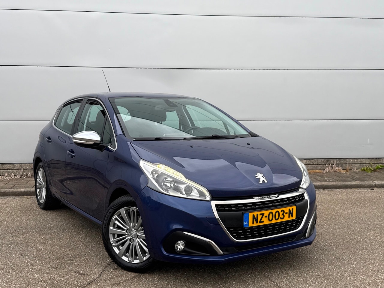 Peugeot 208 - 1.6 BlueHDi 100PK Executive (bj 2017)|CLIMA|NAVI|LED|MOOIE AUTO - AutoWereld.nl