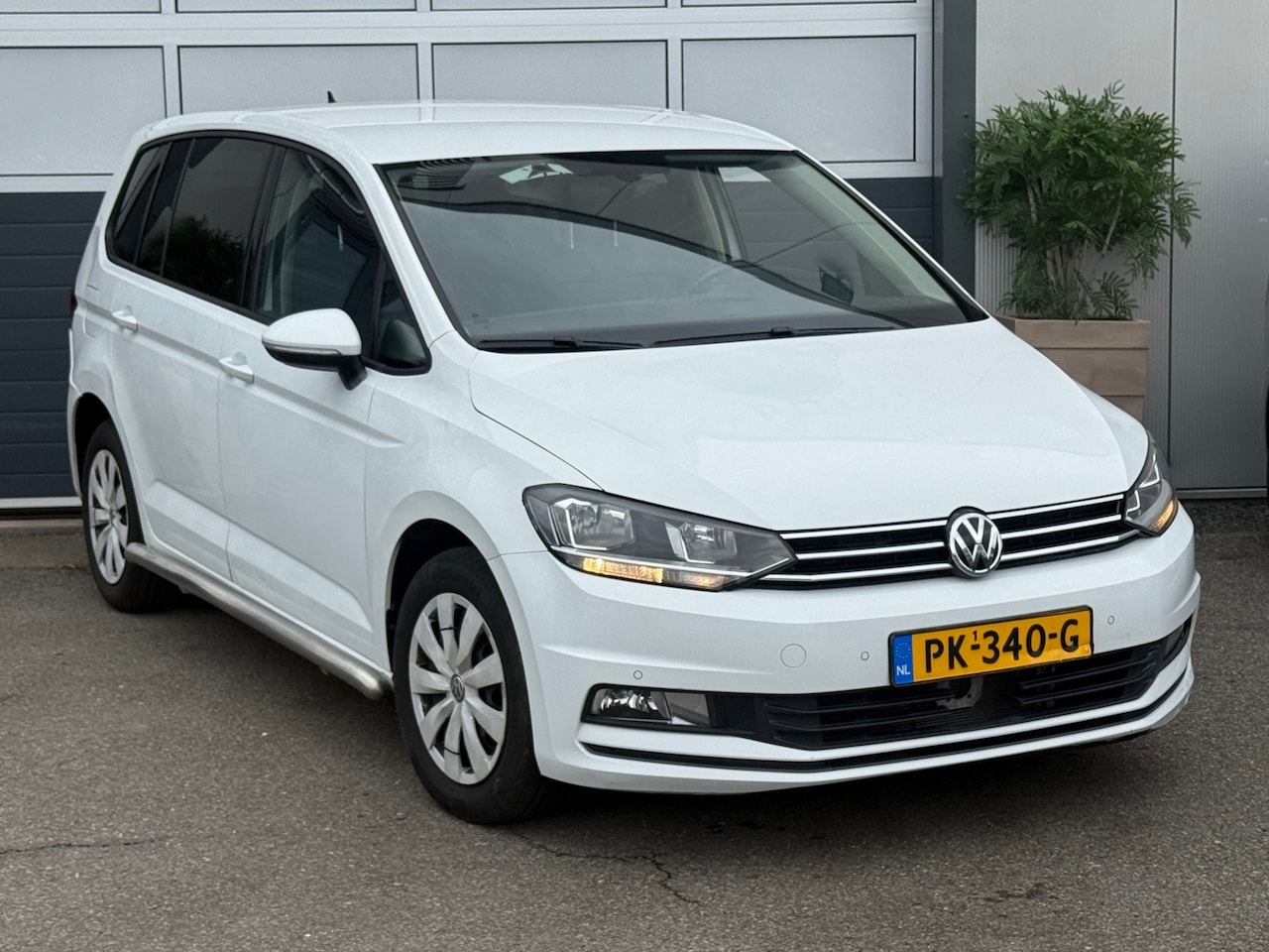 Volkswagen Touran - 2.0 TDI SCR Comfortline / APK / DSG / Inruil Mog. - AutoWereld.nl
