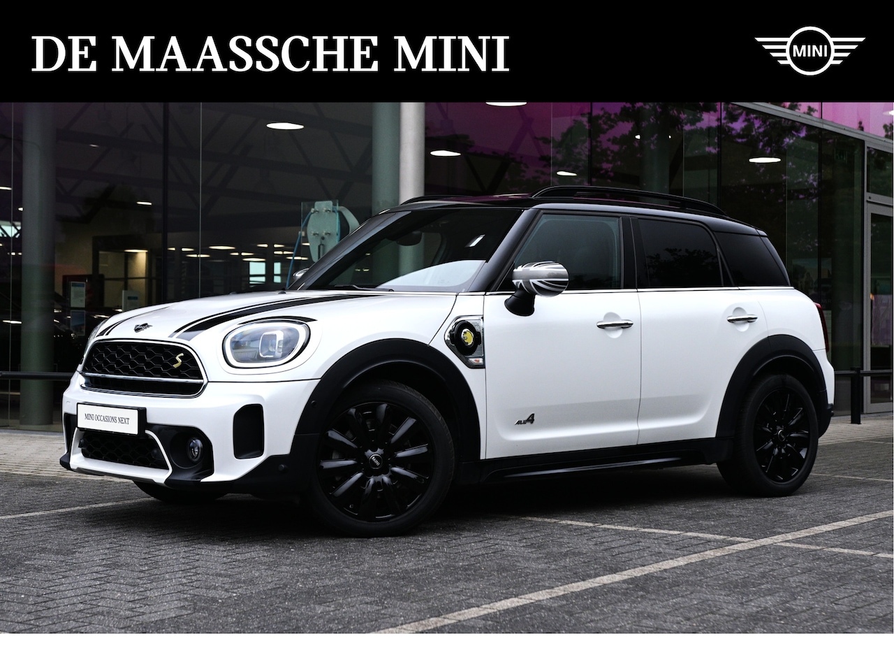 MINI Countryman - Cooper S E ALL4 Essence / Panoramadak / Comfortstoelen / Comfort Access / Achteruitrijcame - AutoWereld.nl