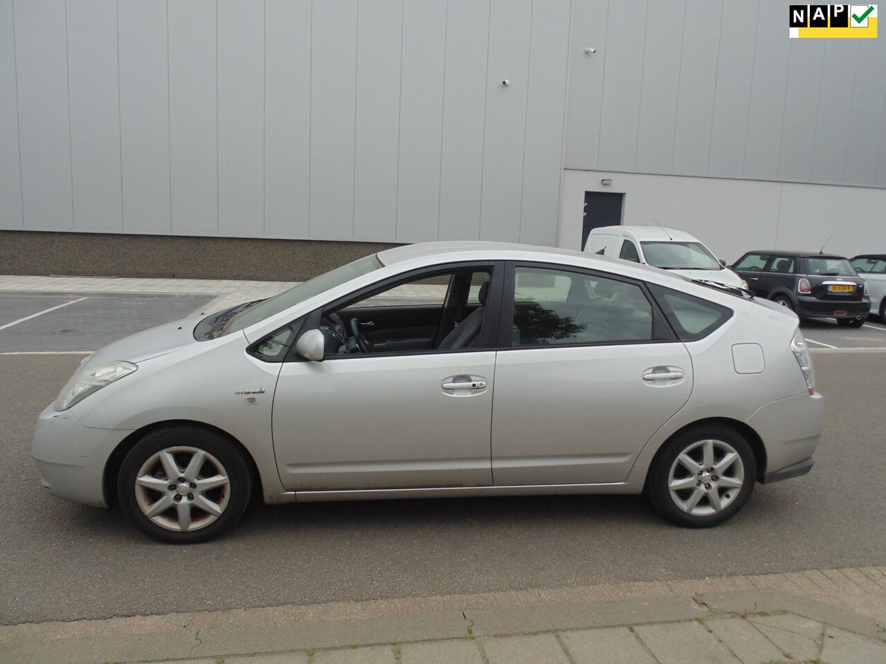 Toyota Prius - 1.5 VVT-i Tech Edition NAVI CAMER - AutoWereld.nl