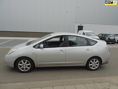 Toyota Prius - 1.5 VVT-i Tech Edition NAVI CAMER