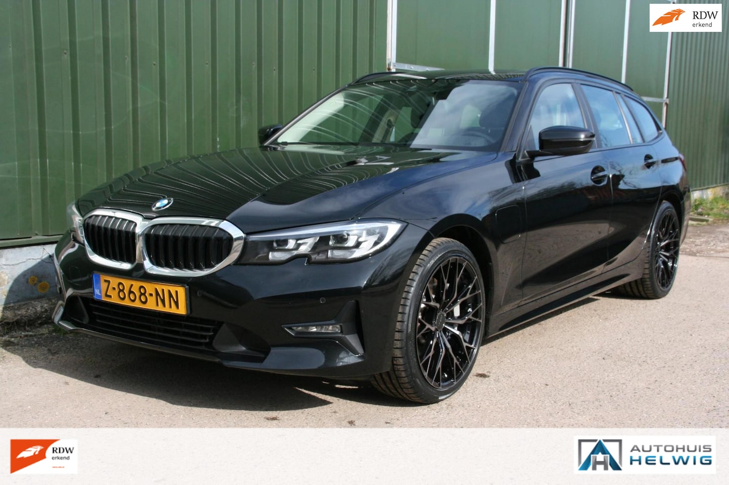 BMW 3-serie Touring - 330e High Executive 330e High Executive, SOH 95%, M-SPORT STOELEN , PANORAMADAK, NAVIGATIE PHEV - AutoWereld.nl