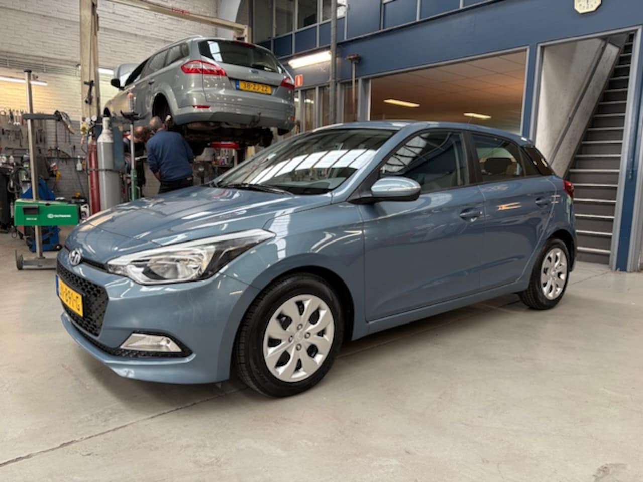 Hyundai i20 - 1.2i LP Blue 75PK 5D i-Drive Cool | Airco | Elektrisch bedienbare ramen | All season bande - AutoWereld.nl